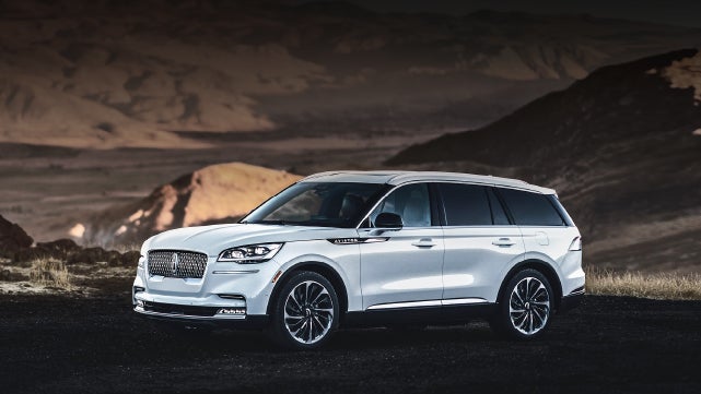 A 2024 Lincoln Aviator® SUV is parked at a mountain overlook | Empire Lincoln of Huntington in Huntington NY