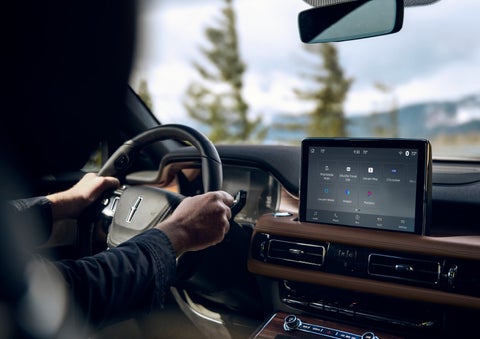 The center touch screen in a 2024 Lincoln Aviator® SUV is shown | Empire Lincoln of Huntington in Huntington NY